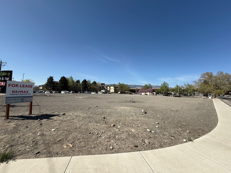 1535 Terminal Way, Reno, NV for lease - Building Photo - Image 3 of 11