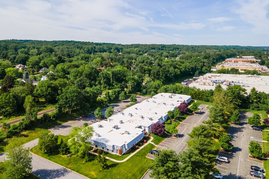 998 Old Eagle School Rd, Wayne, PA for lease - Aerial - Image 3 of 9
