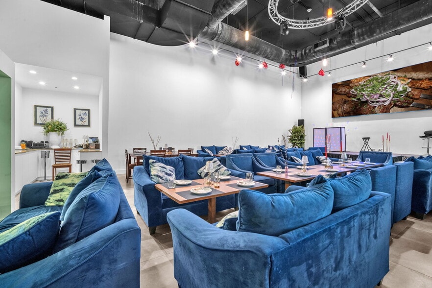 511 SE 5th Ave, Fort Lauderdale, FL for sale - Interior Photo - Image 2 of 88