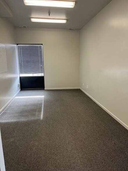 2355 S Decker Lake Blvd, Salt Lake City, UT for lease - Interior Photo - Image 3 of 7