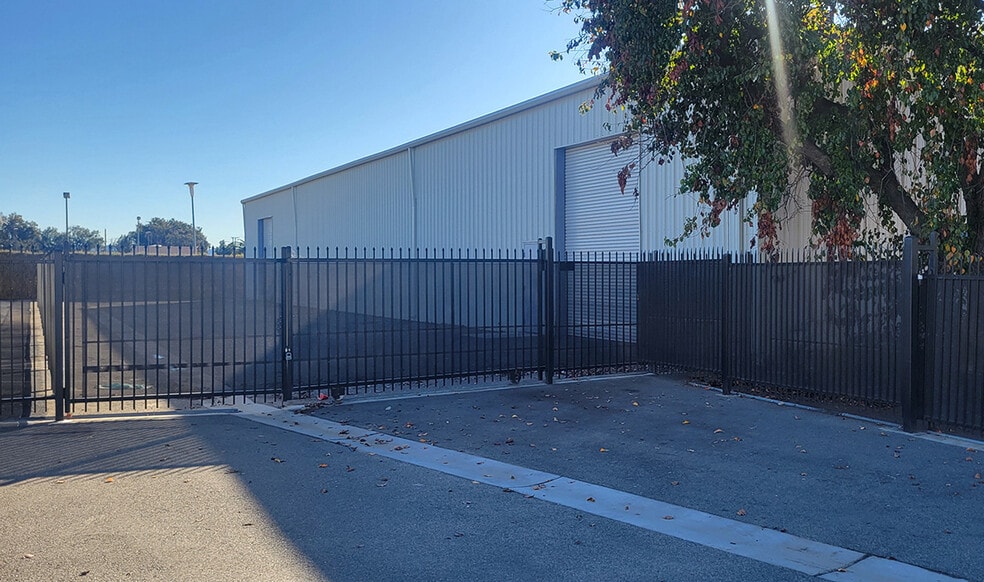 445 E Menlo Ave, Hemet, CA for sale - Building Photo - Image 3 of 21