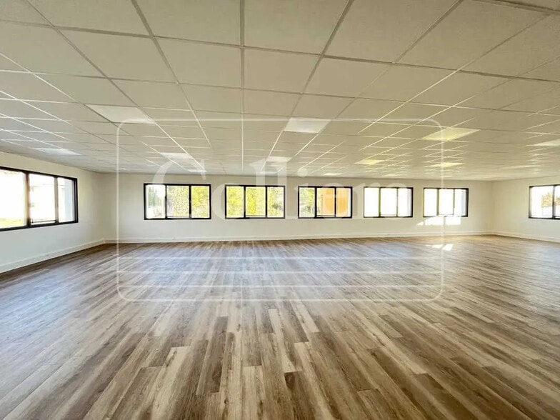 Office in Éguilles for sale - Interior Photo - Image 2 of 4