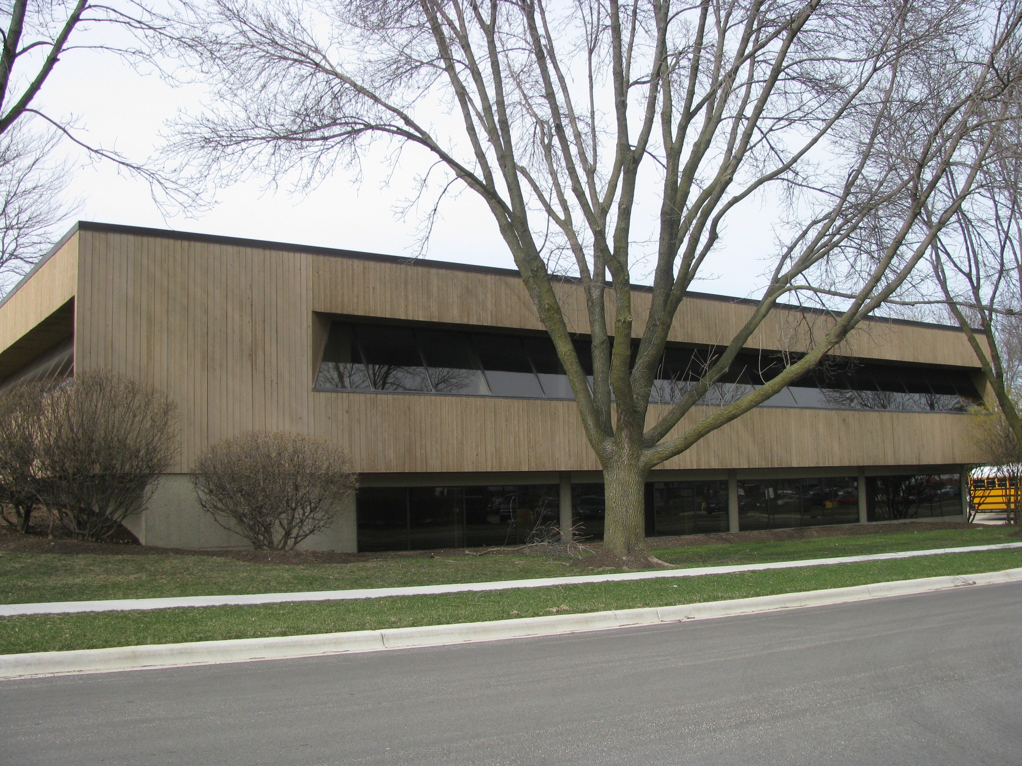 1750 Grandstand Pl, Elgin, IL for lease Primary Photo- Image 1 of 4
