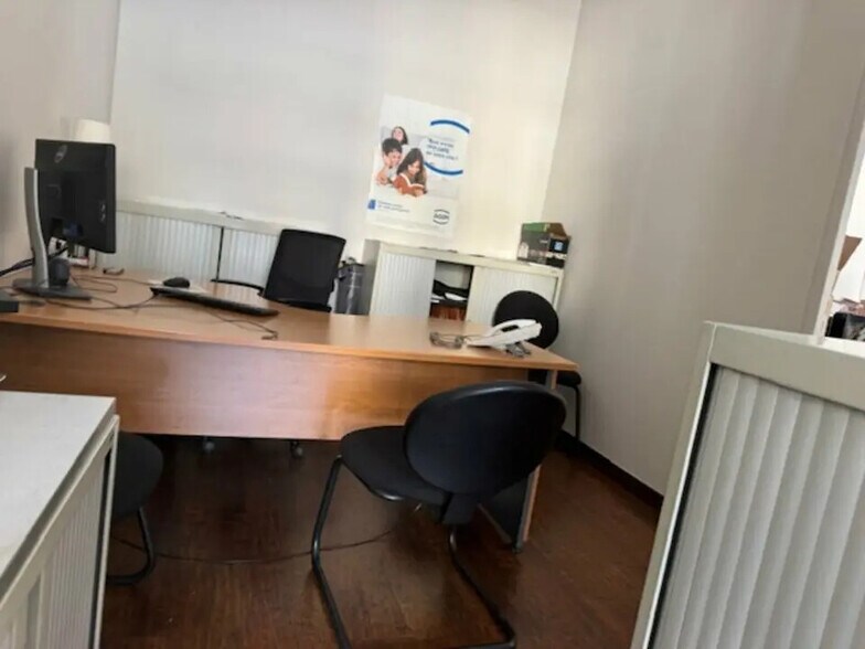 Office in CIVRIEUX-D'AZERGUES for sale - Interior Photo - Image 3 of 3