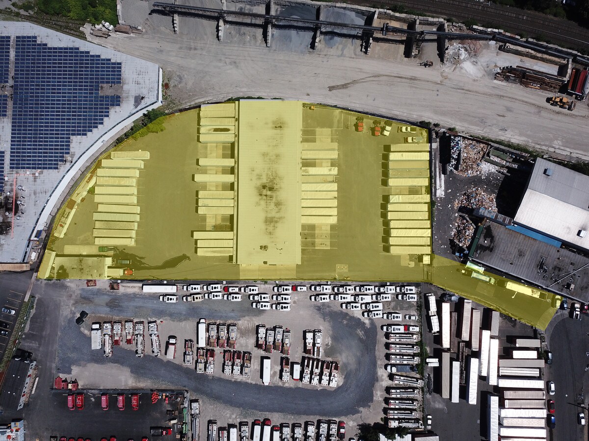 1 Railroad Pl, Maspeth, NY 11378