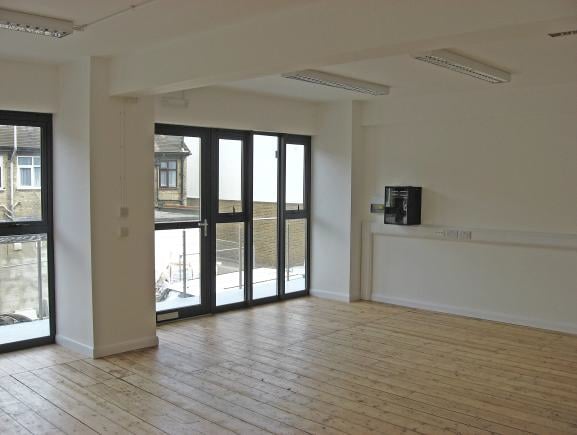 160 Eltham Hl, London for lease - Building Photo - Image 2 of 4