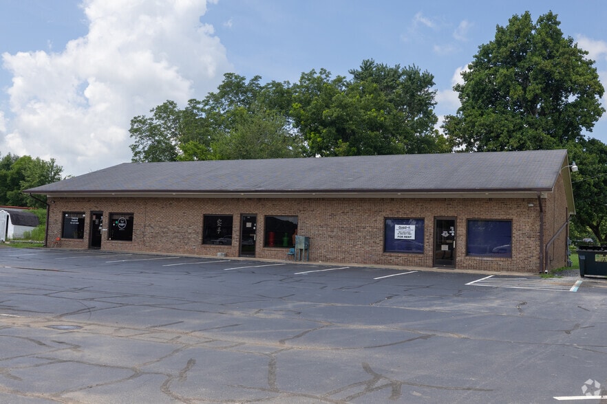 2715 Huntsville Hwy, Fayetteville, TN for lease - Primary Photo - Image 1 of 2