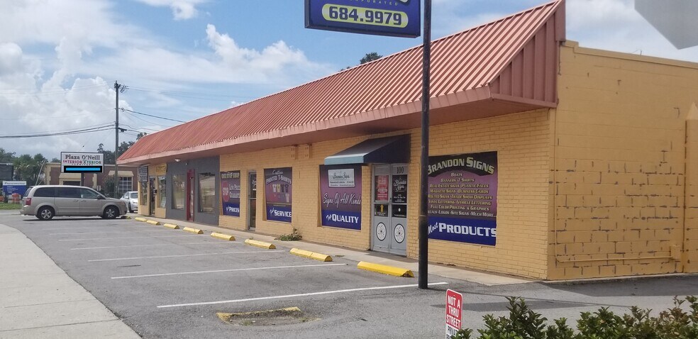 100-106 S Parsons Ave, Brandon, FL for sale - Building Photo - Image 1 of 1