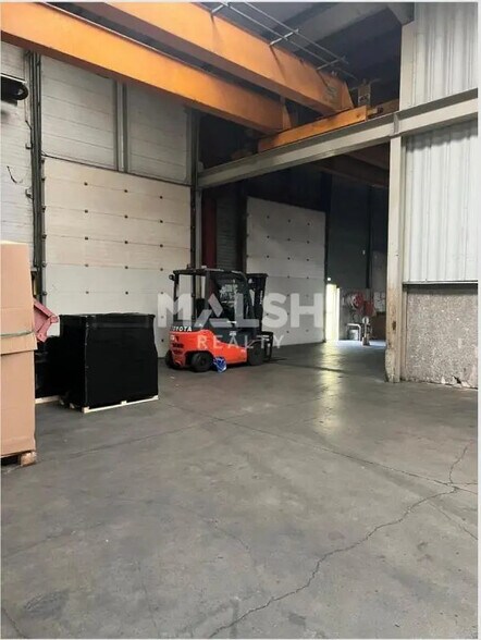 Office in Béligneux for lease - Interior Photo - Image 2 of 6