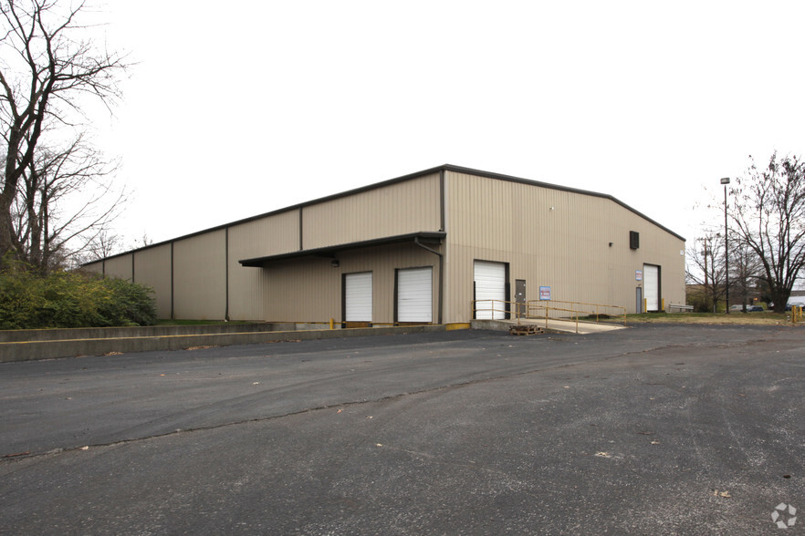 4111 Champions Trace Ln, Louisville, KY for lease - Building Photo - Image 1 of 2