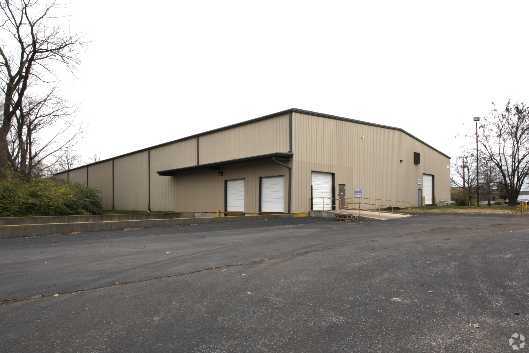 4111 Champions Trace Ln, Louisville, KY for lease Building Photo- Image 1 of 3