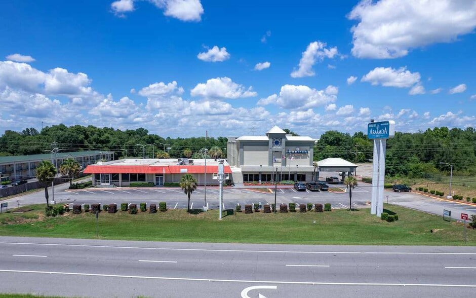 911 E Oglethorpe Blvd, Albany, GA for sale - Building Photo - Image 2 of 23