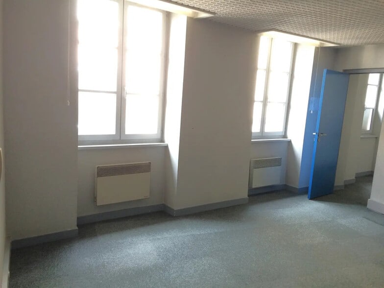 Office in Bourg-en-Bresse for lease - Interior Photo - Image 3 of 5