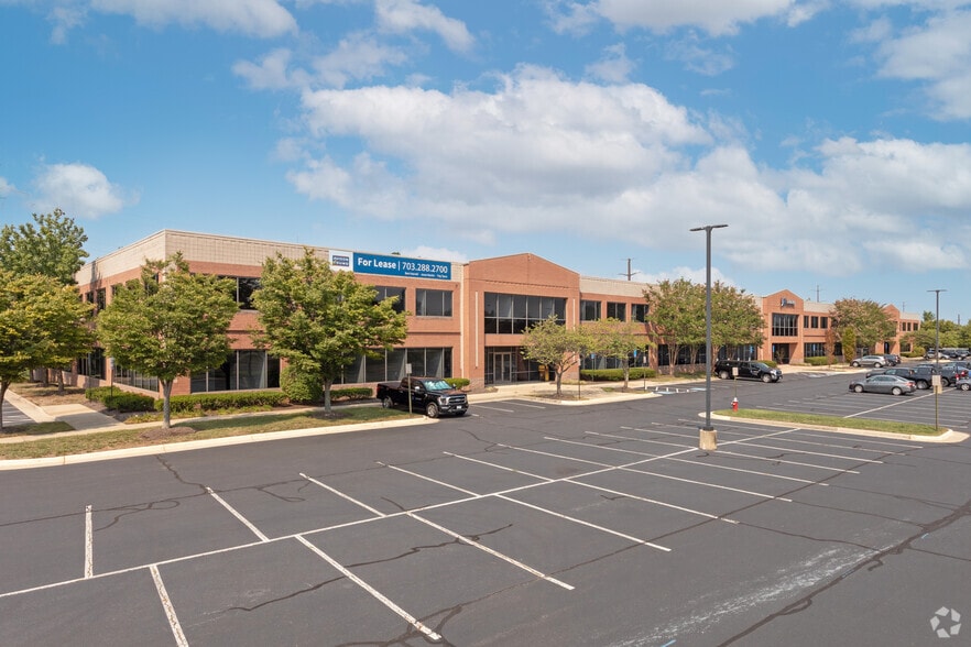 3750 Centerview Dr, Chantilly, VA 20151