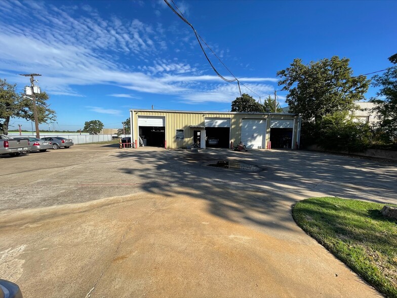 2003 W Arkansas Ln, Arlington, TX for lease - Building Photo - Image 3 of 5