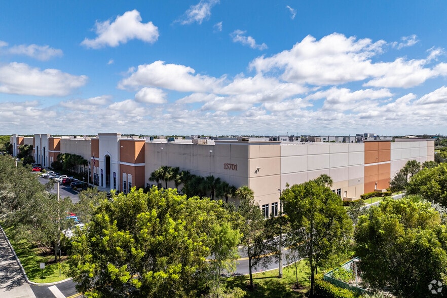 15701 SW 29th St, Miramar, FL for sale - Primary Photo - Image 1 of 1