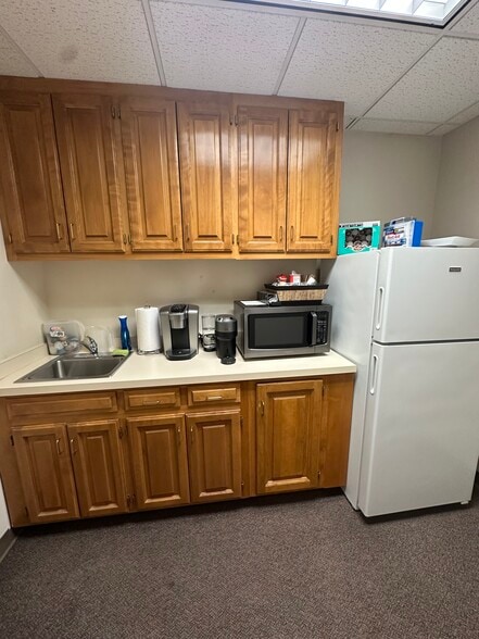 9201 E 63rd St, Raytown, MO for lease - Interior Photo - Image 3 of 6