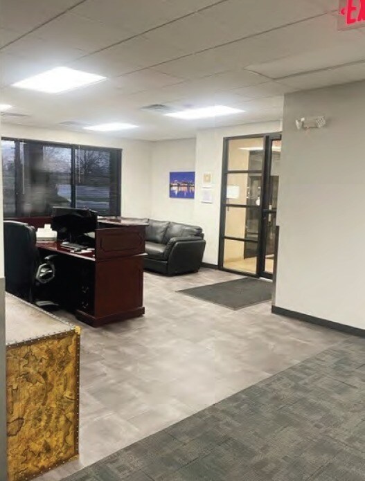 14425 College Blvd, Lenexa, KS for lease Lobby- Image 1 of 5