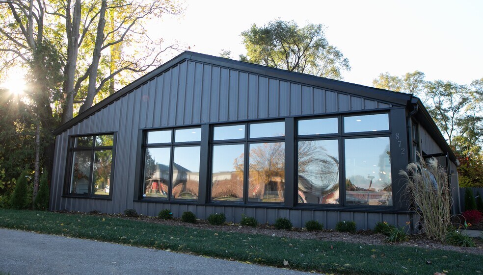 872 E Auburn Rd, Rochester Hills, MI 48307