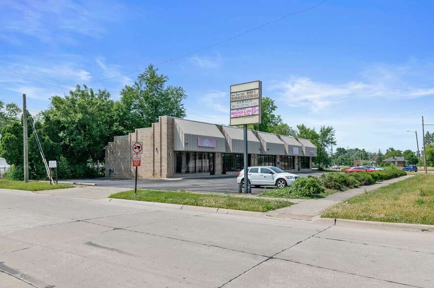 13210-13270 Trenton Rd, Southgate, MI for lease - Primary Photo - Image 1 of 8