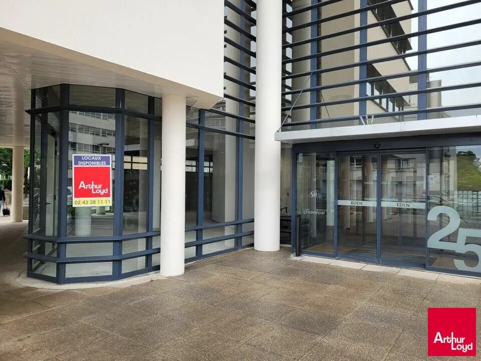 Retail in Le Mans for lease Building Photo- Image 1 of 3