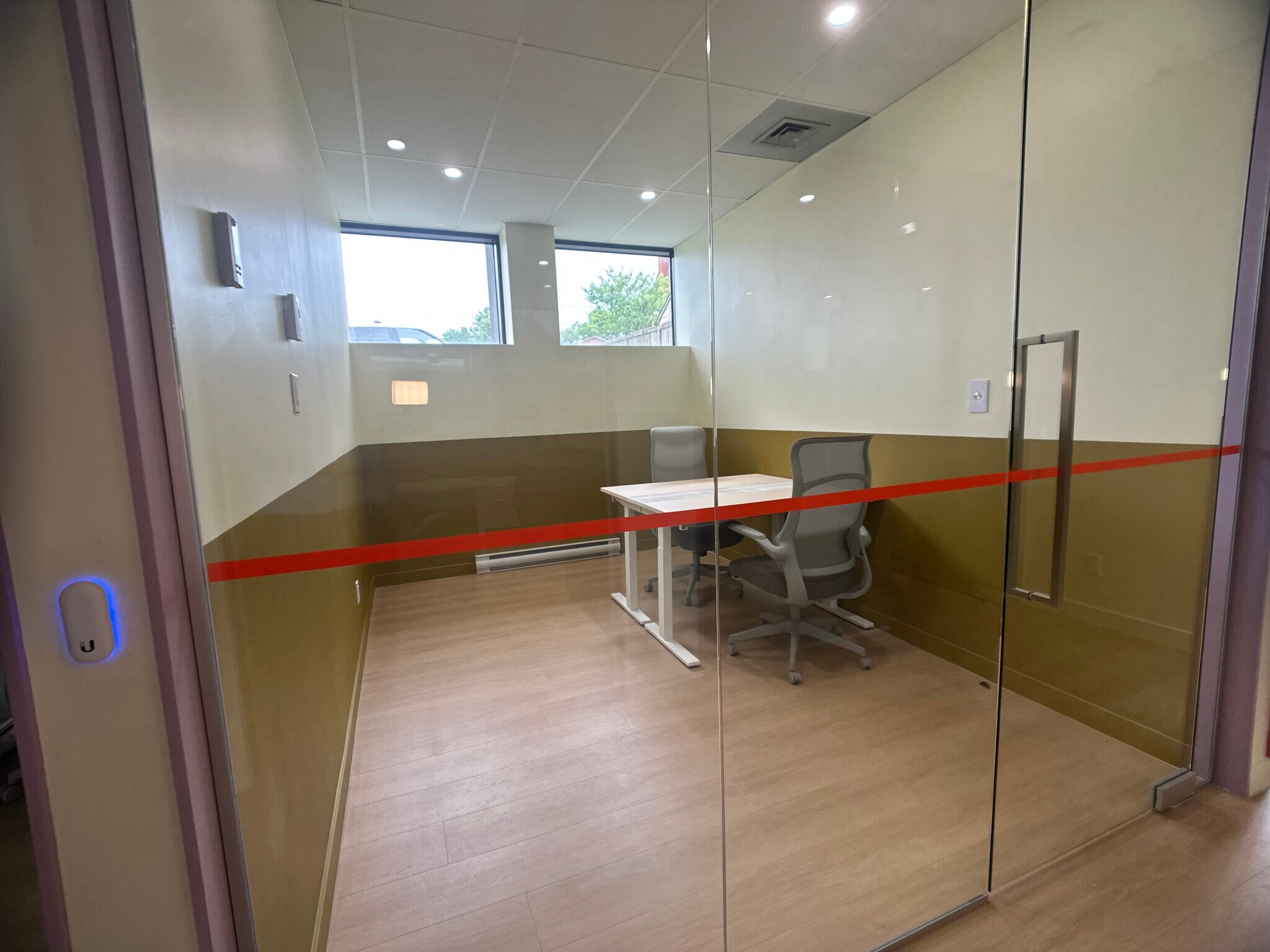 5675 Ch De Chambly, Saint-hubert, QC for lease Interior Photo- Image 1 of 15