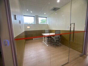 5675 Ch De Chambly, Saint-hubert, QC for lease Interior Photo- Image 1 of 15