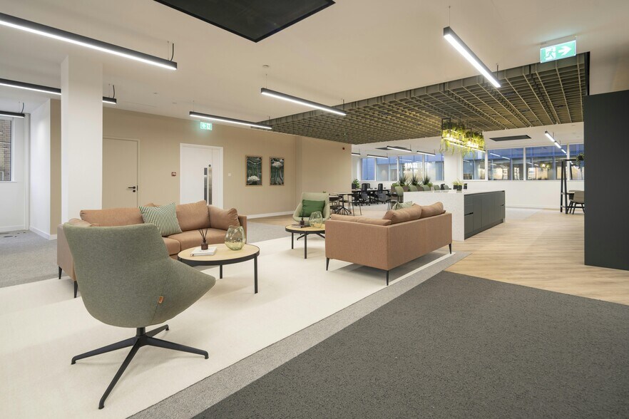 24 Chiswell St, London for lease - Interior Photo - Image 3 of 42