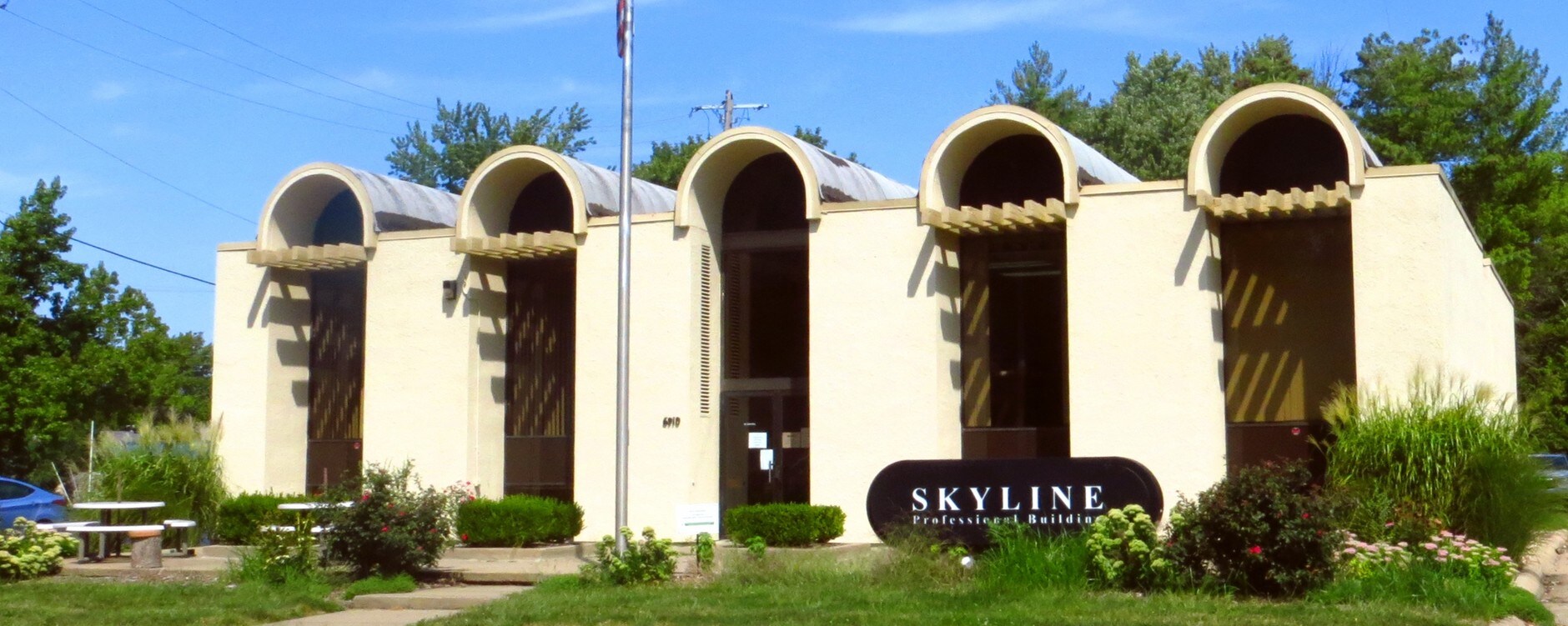 6910 W 83rd St, Overland Park, KS 66204