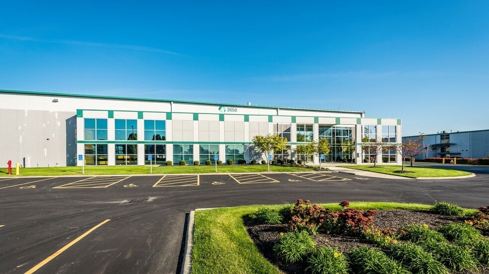 3650 Brookham Dr, Columbus, OH for lease - Building Photo - Image 2 of 8