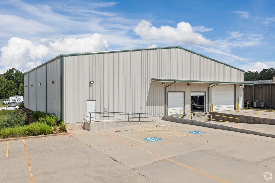 5457 W Davis St, Conroe, TX for lease - Building Photo - Image 3 of 21