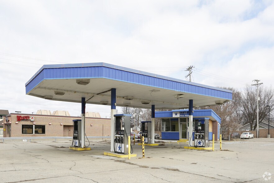 300 N Beacon Blvd, Grand Haven, MI for sale - Primary Photo - Image 1 of 1