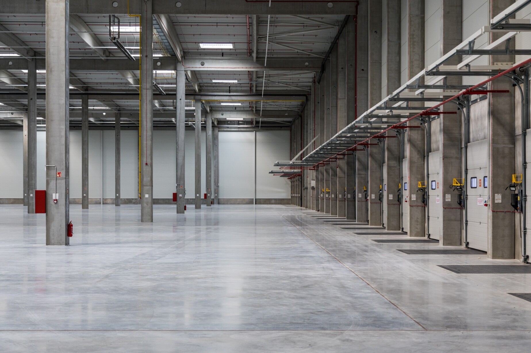  for lease Interior Photo- Image 1 of 1