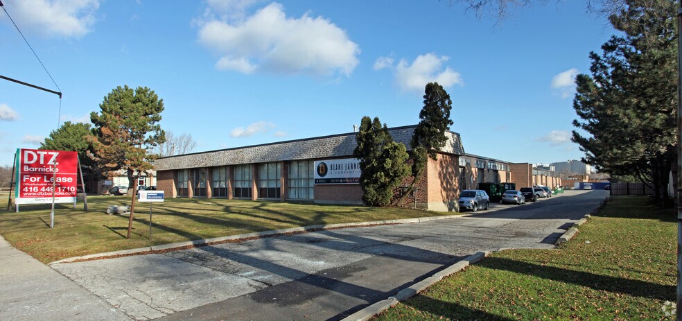 285-295 Lesmill Rd, Toronto, ON for lease - Building Photo - Image 2 of 4