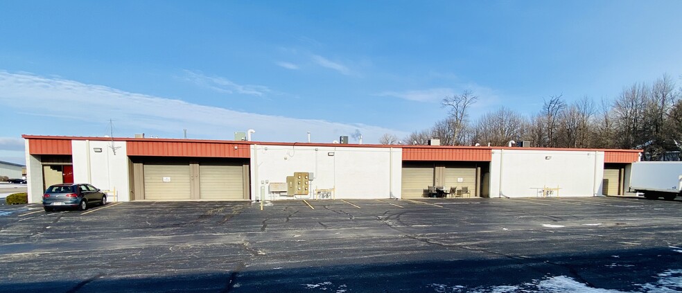 2416 Industrial Dr, Neenah, WI for lease - Building Photo - Image 3 of 5