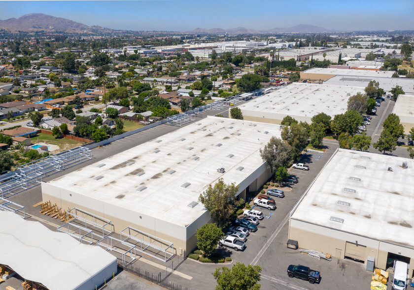 1833 Riverview Dr, San Bernardino, Ca 92408 - Riverview Business Park 