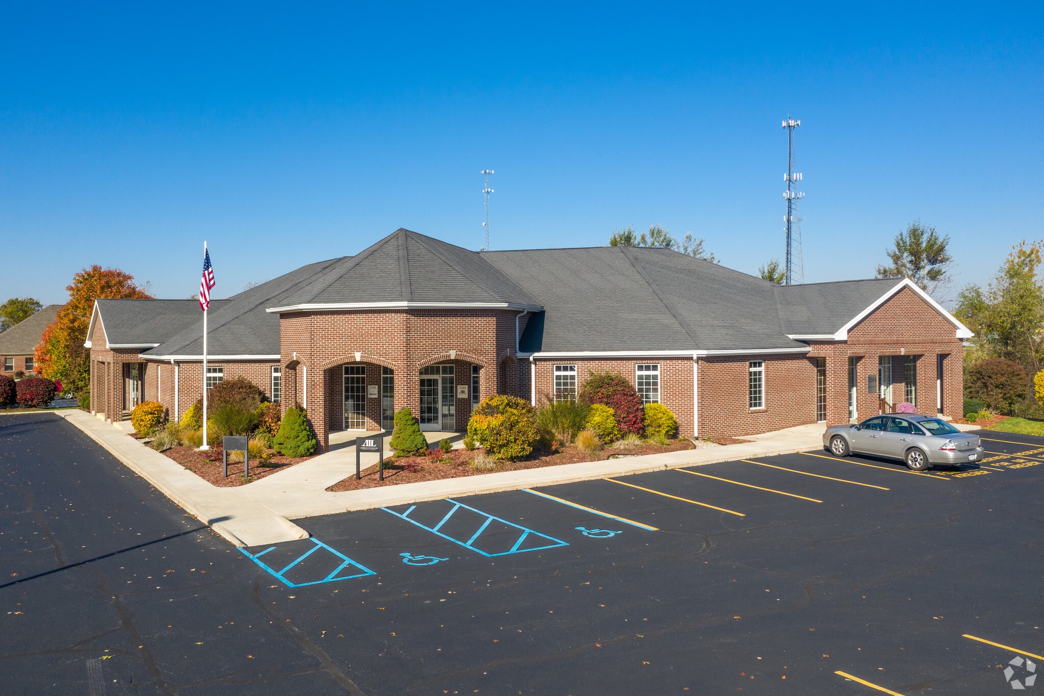 7590-7600 King's Pointe Rd, Sylvania, OH for sale Primary Photo- Image 1 of 4