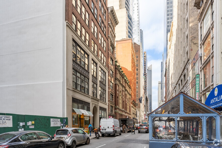 24 W 45th St, New York, NY for lease - Building Photo - Image 3 of 16