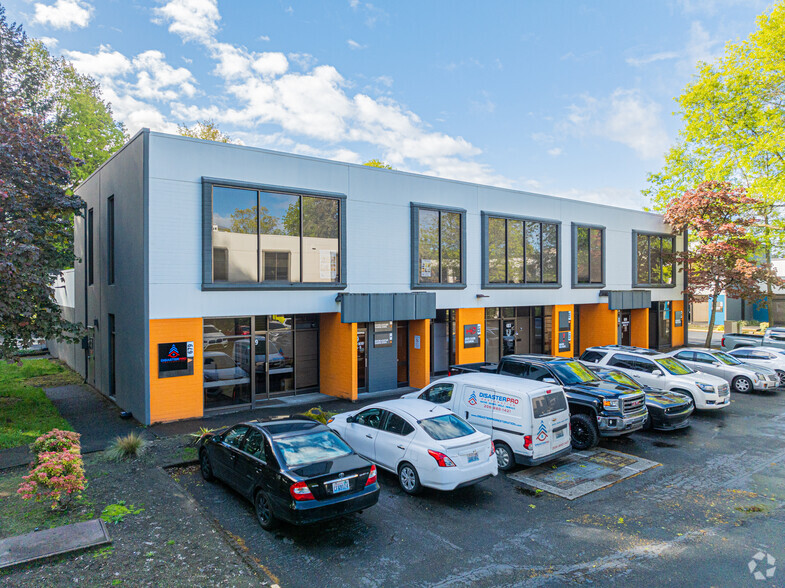 679-699 Strander Blvd, Tukwila, WA for lease - Building Photo - Image 1 of 38