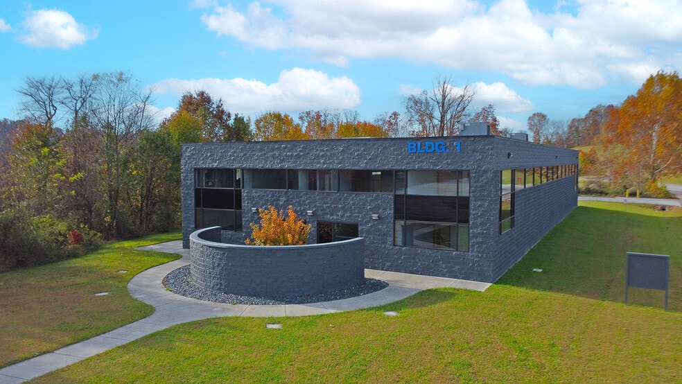 87 Carpenter Dr, Annville, KY for sale - Building Photo - Image 1 of 16