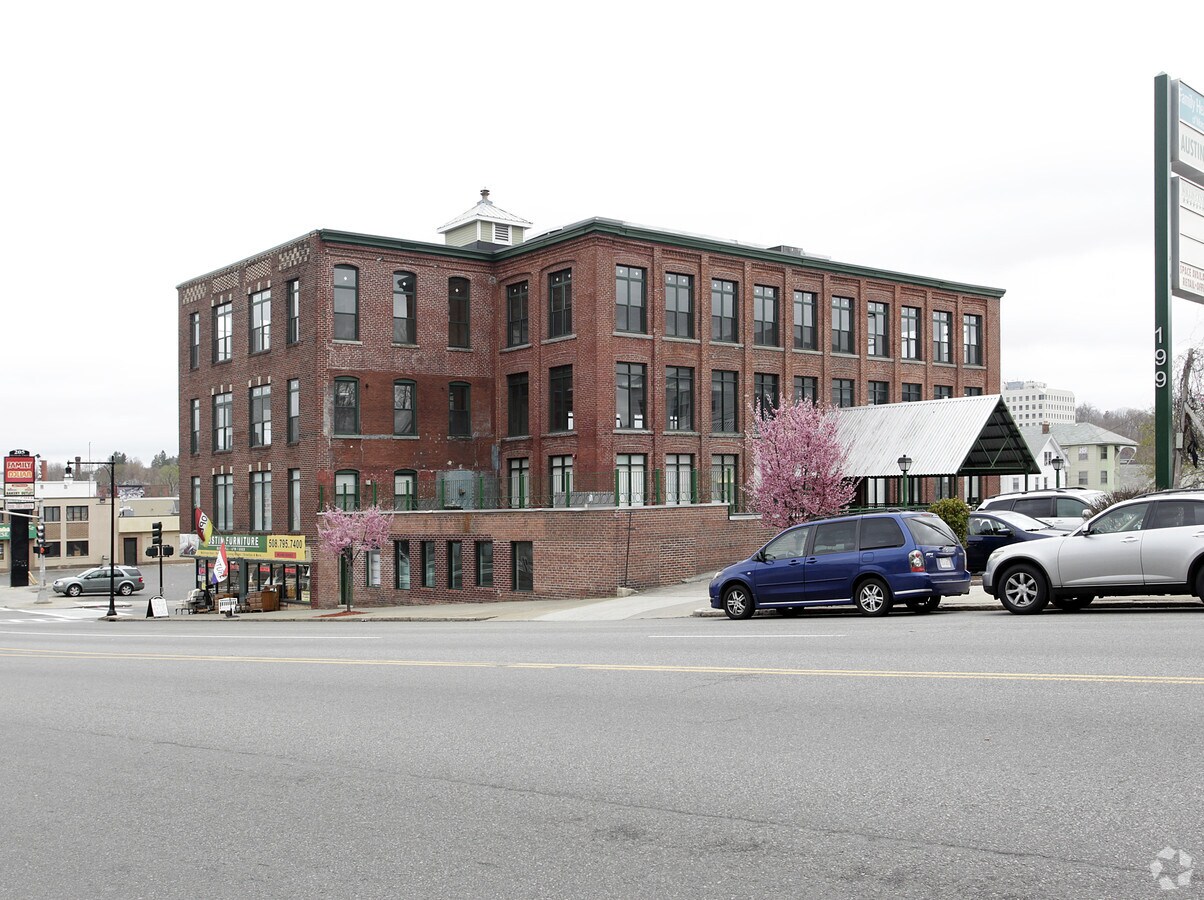 199 Chandler St, Worcester, MA 01609