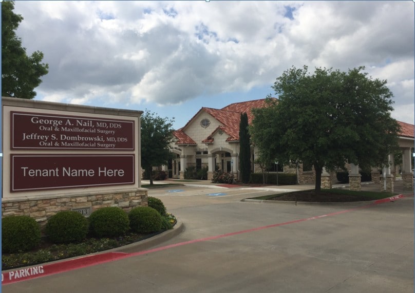 1813 Golden Trail Ct, Carrollton, TX for lease - Building Photo - Image 2 of 6