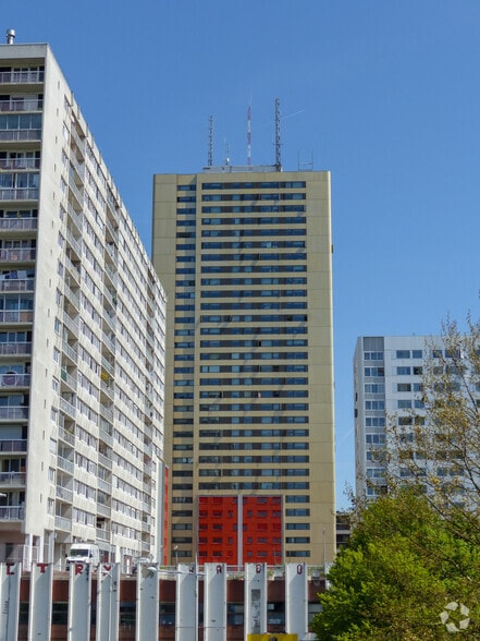 Flex in Bagnolet for lease - Building Photo - Image 2 of 9