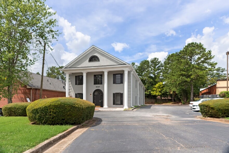 4047 Holcomb Bridge Rd, Peachtree Corners, GA for lease - Building Photo - Image 1 of 25