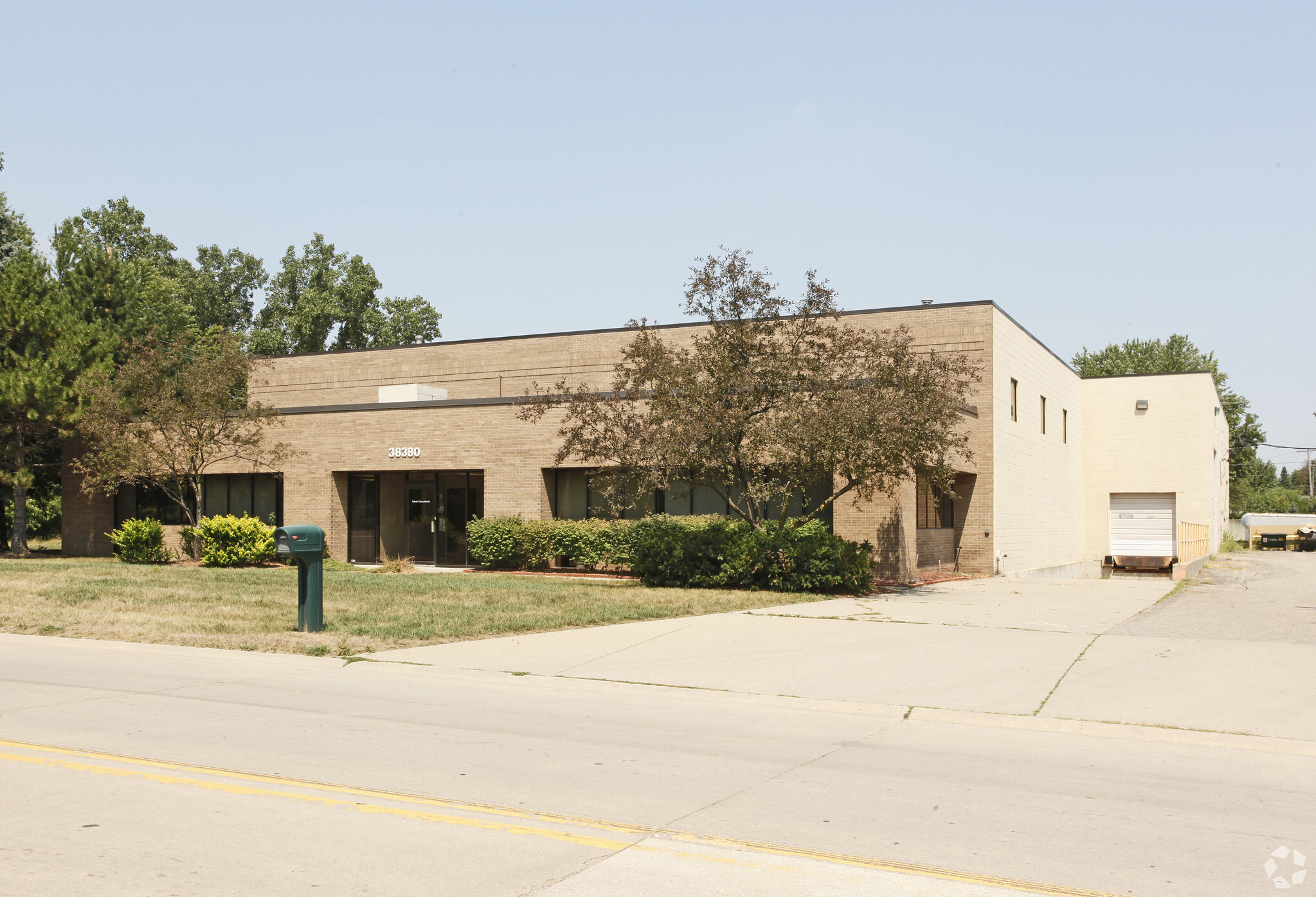 38380-38400 Abruzzi Dr, Westland, MI for lease Primary Photo- Image 1 of 5