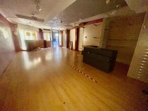 Retail in Montcada i Reixac, Barcelona for lease Interior Photo- Image 1 of 5