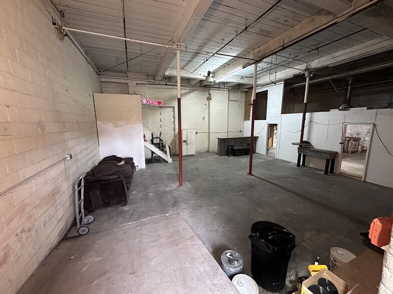 7 Dunnell Ln, Pawtucket, RI for lease - Interior Photo - Image 3 of 40