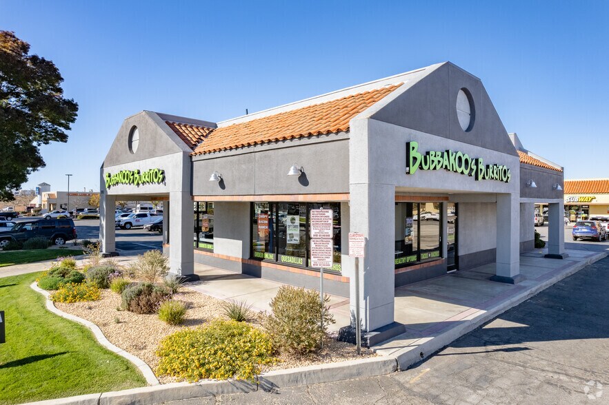 2053 W Avenue J, Lancaster, CA for lease - Primary Photo - Image 1 of 4