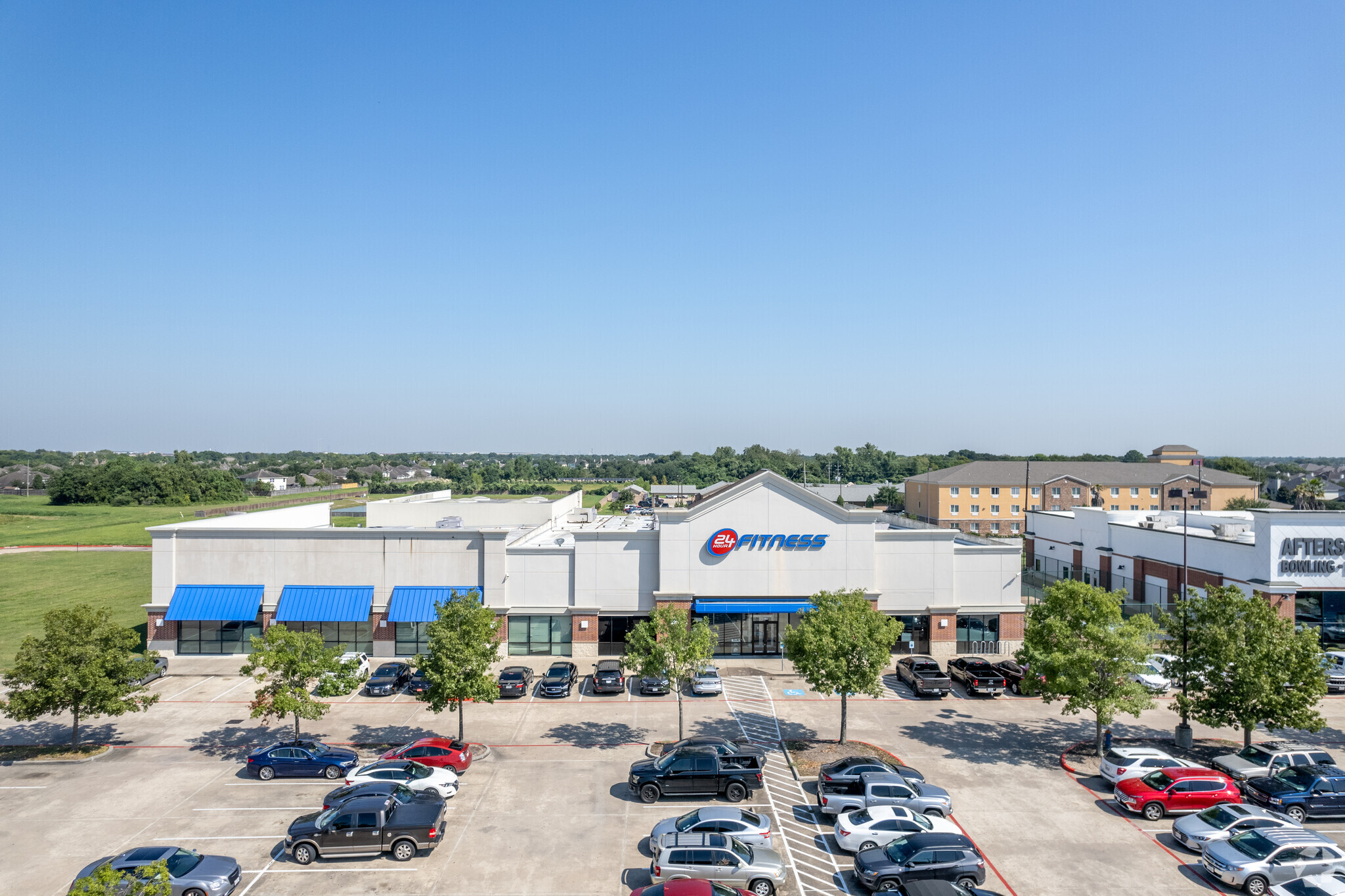 24 Hour Fitness, Pearland, TX for sale Building Photo- Image 1 of 1