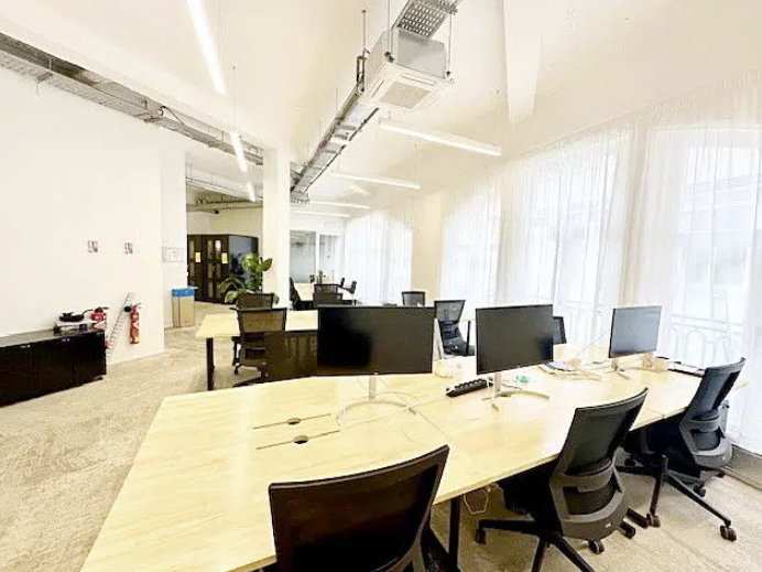 Office in Paris for lease Interior Photo- Image 1 of 24